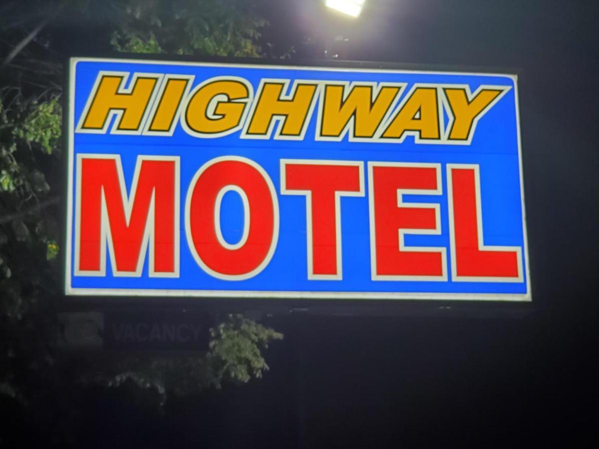 סיינט פול Highway Motel מראה חיצוני תמונה